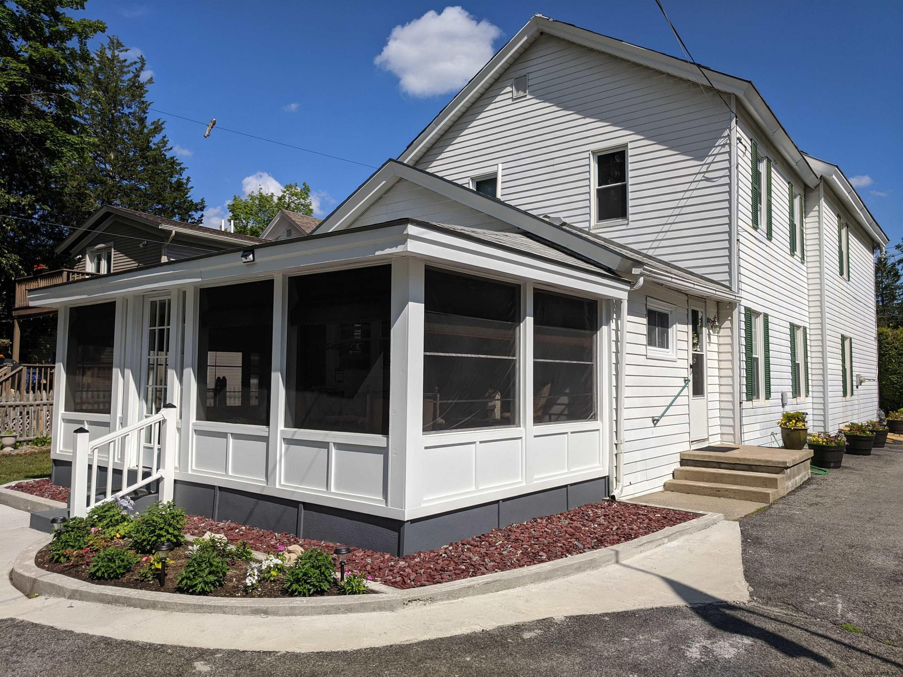13 GROVE Avenue