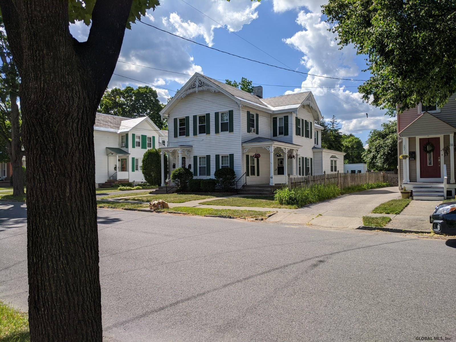 13 GROVE Avenue