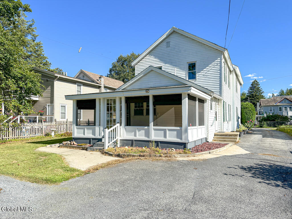 13 GROVE Avenue