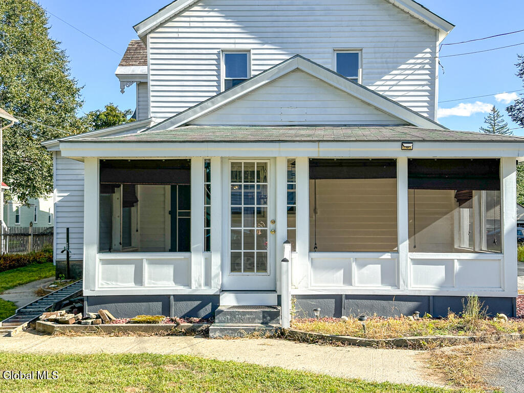 13 GROVE Avenue