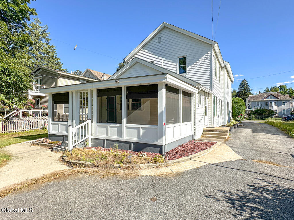 13 GROVE Avenue