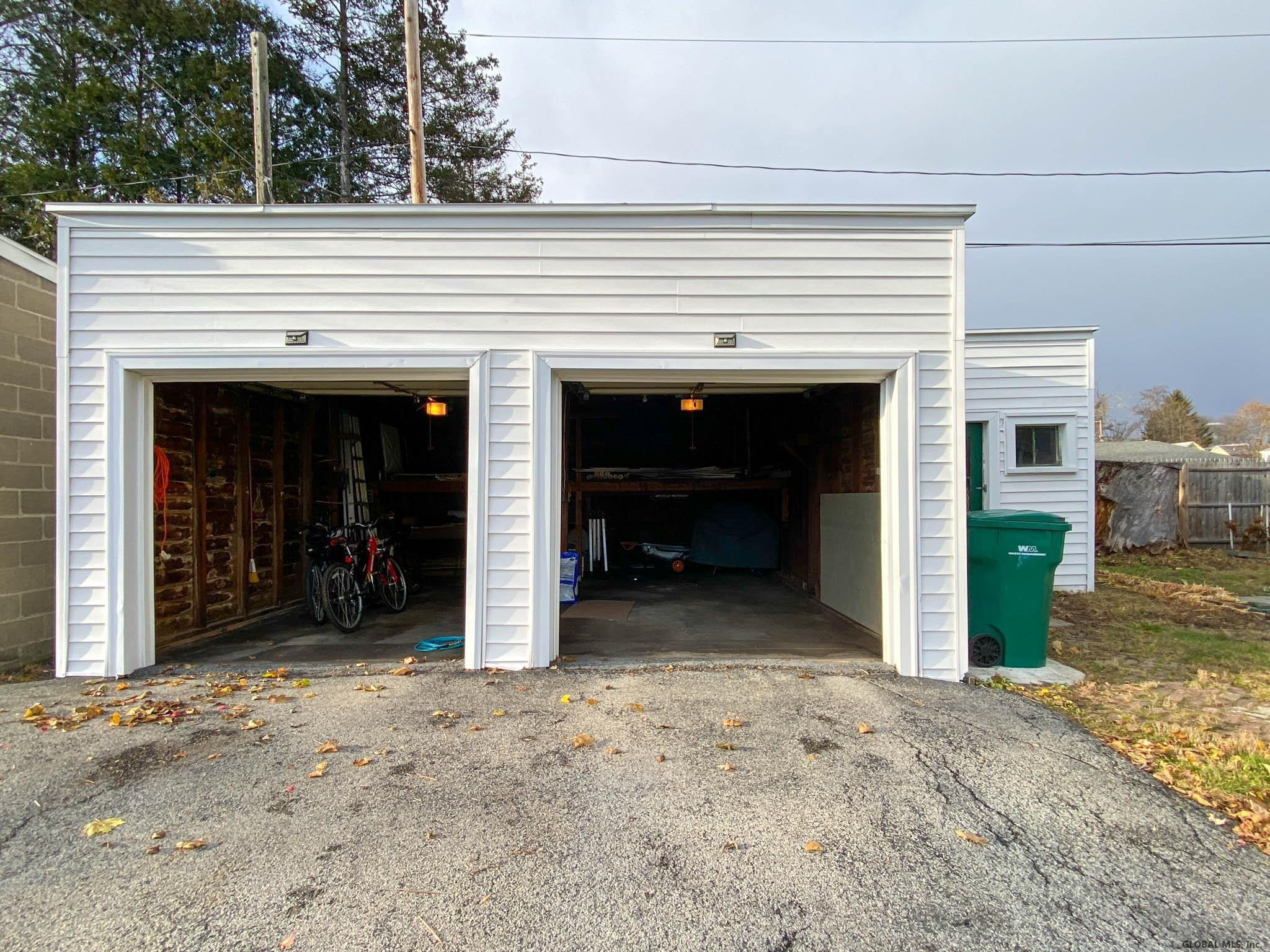 13 GROVE Avenue