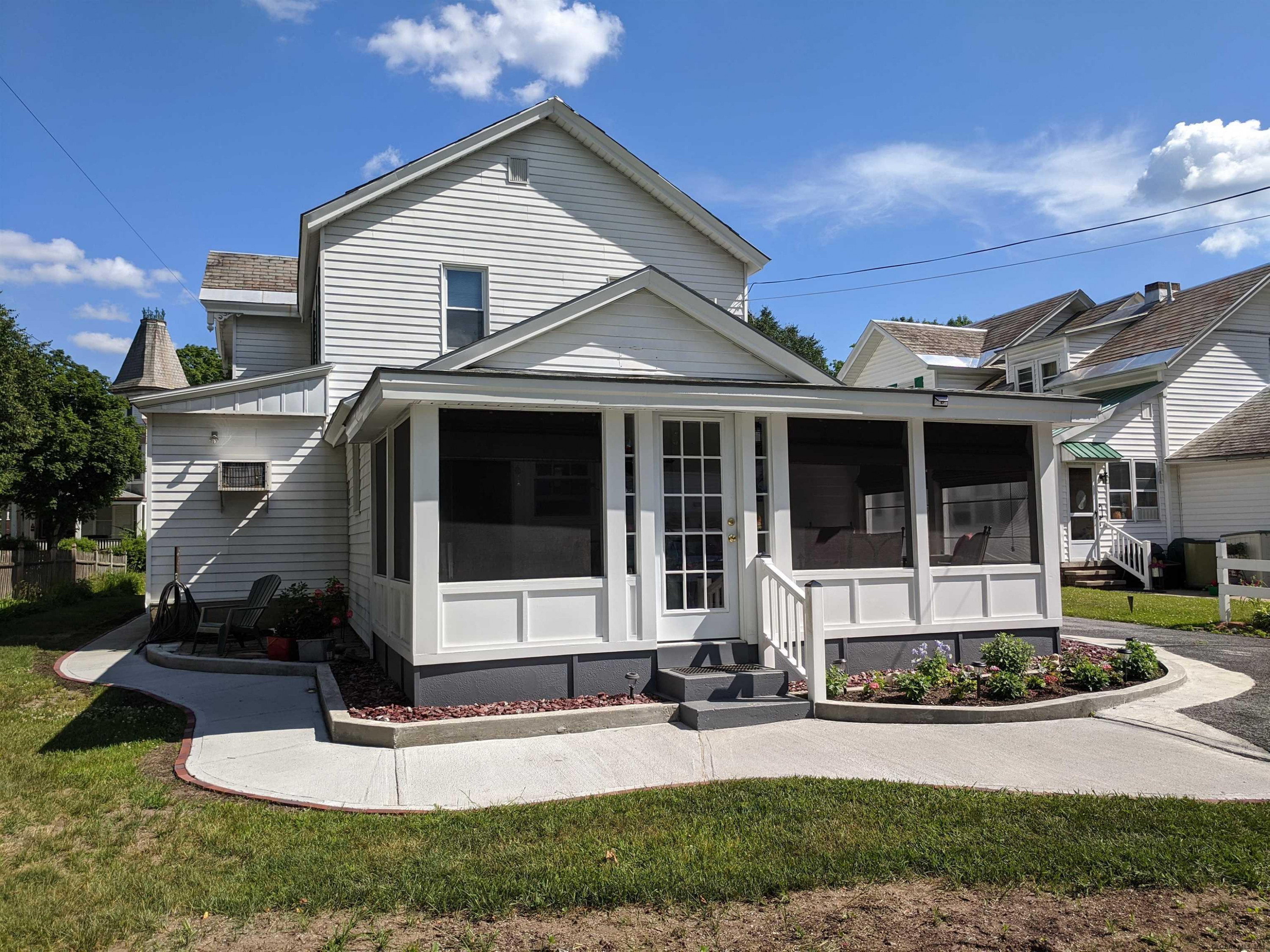 13 GROVE Avenue