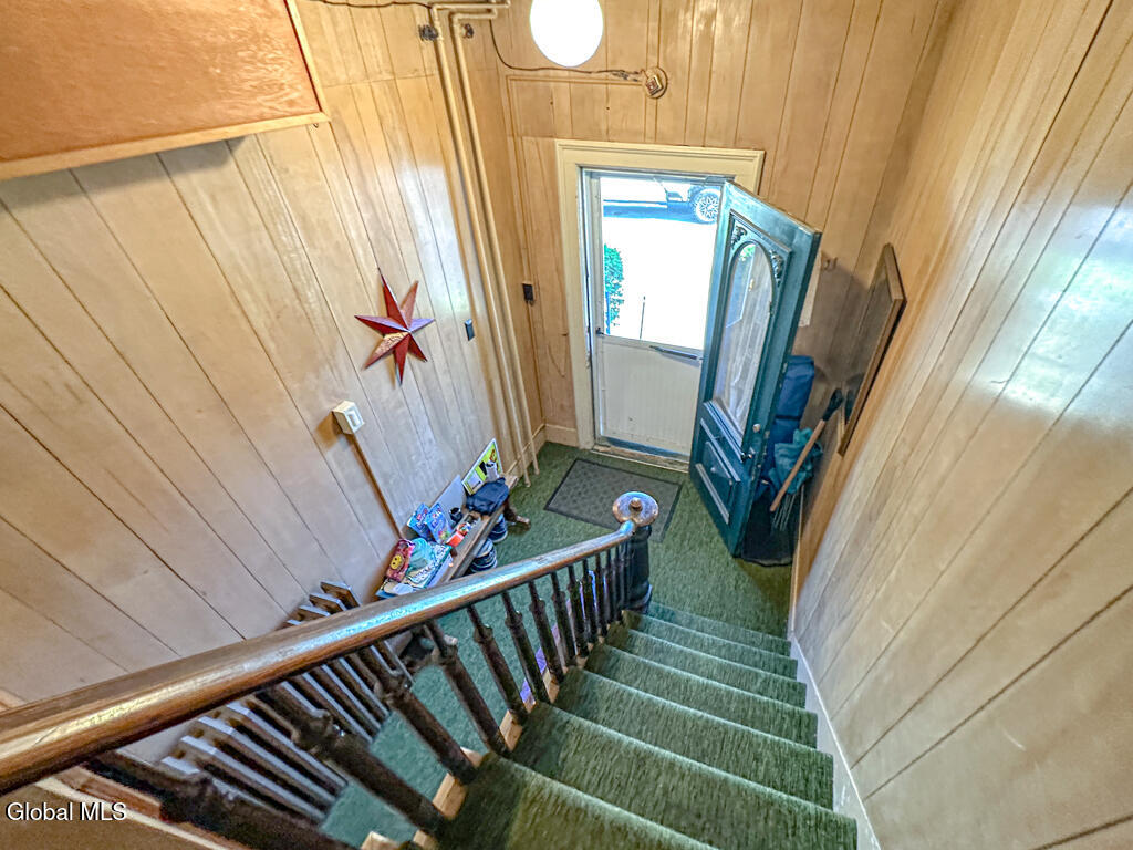 13 GROVE Avenue