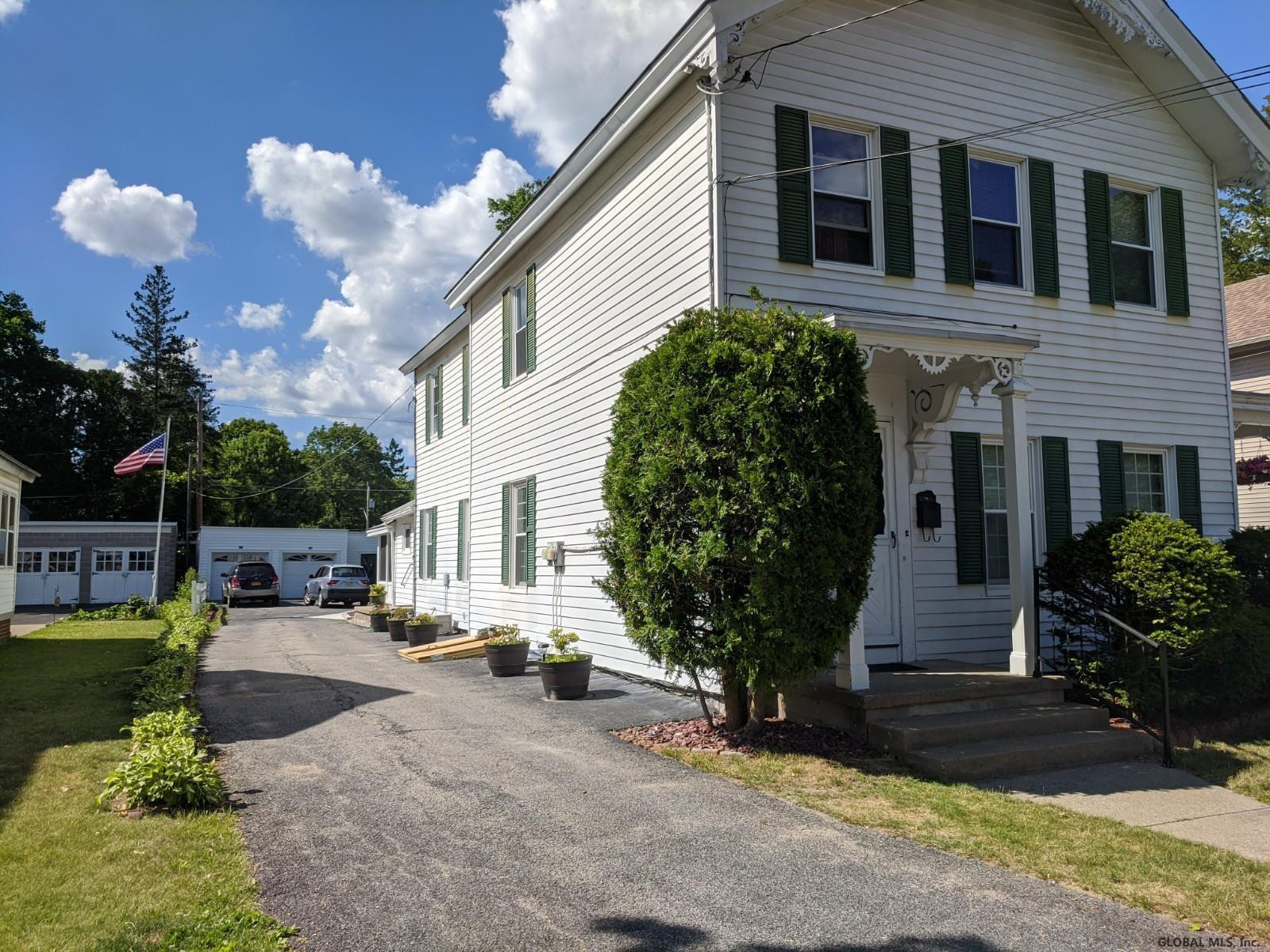 13 GROVE Avenue