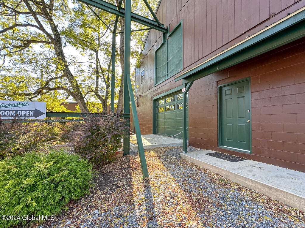 8 Delaware Avenue