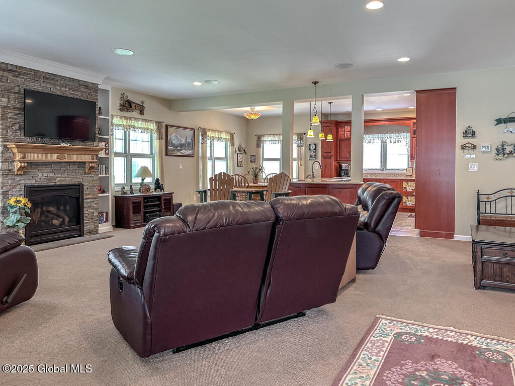 3 Rose Point Lane