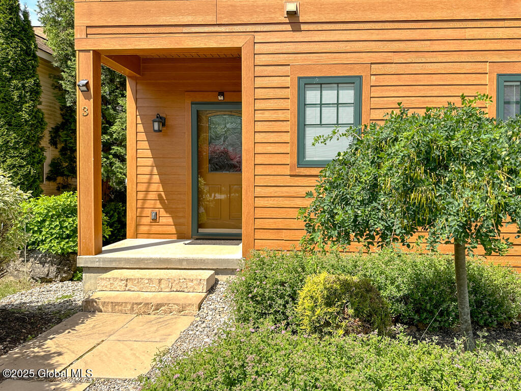 3 Rose Point Lane