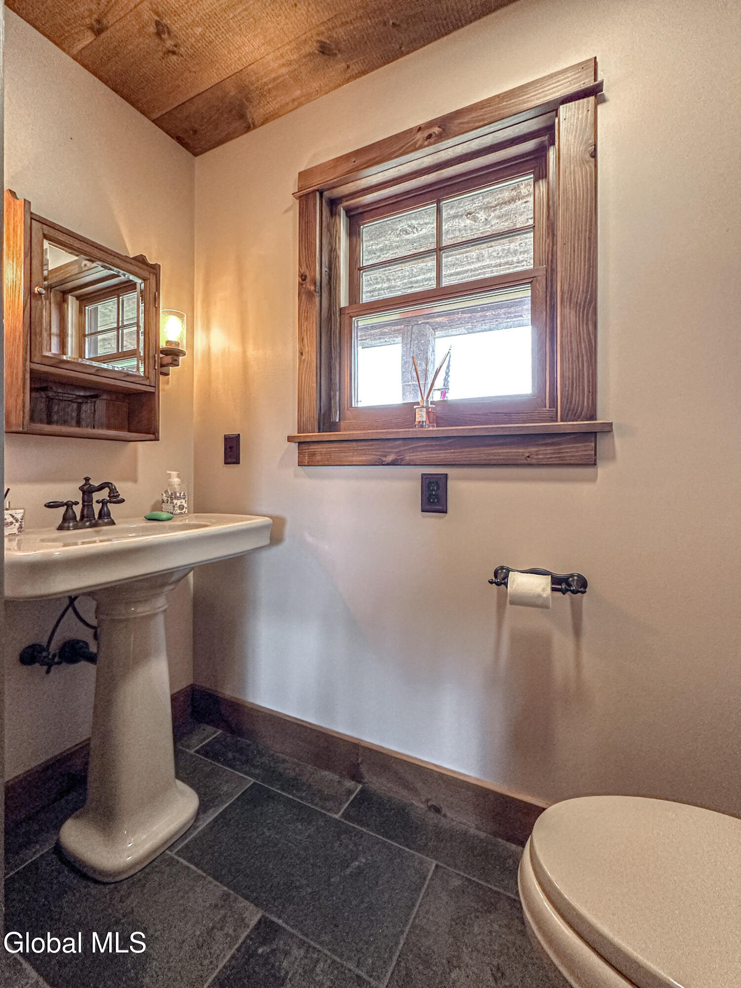1661 Burch Road