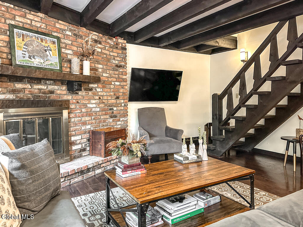 32 Heritage Vlg Road