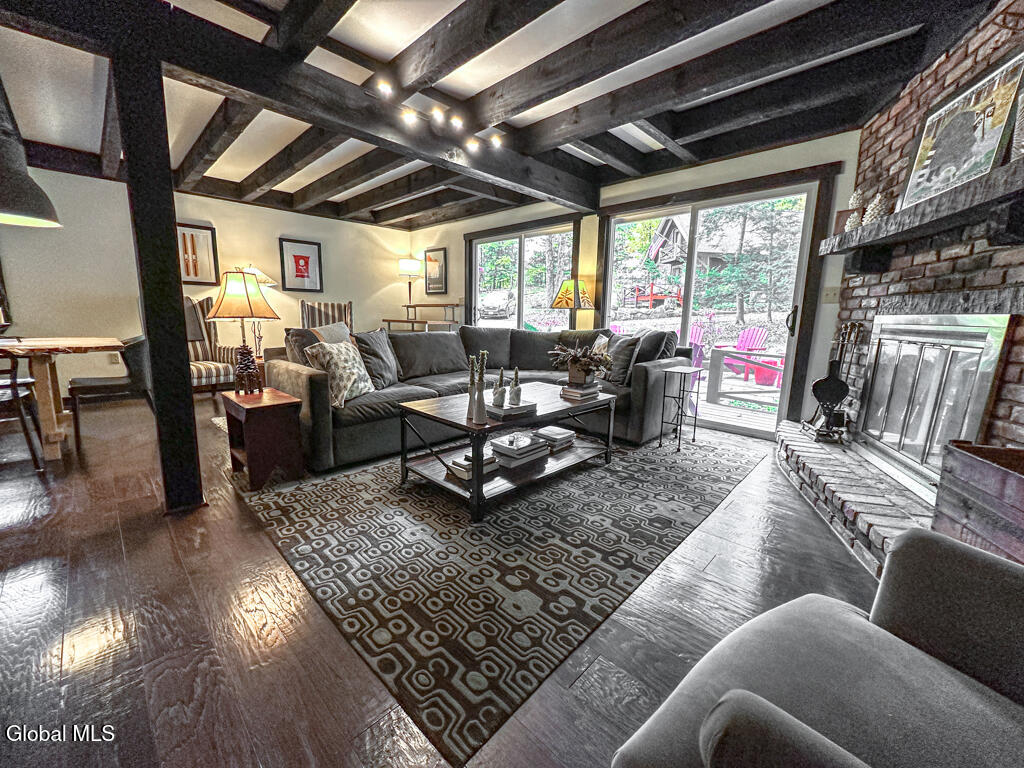 32 Heritage Vlg Road