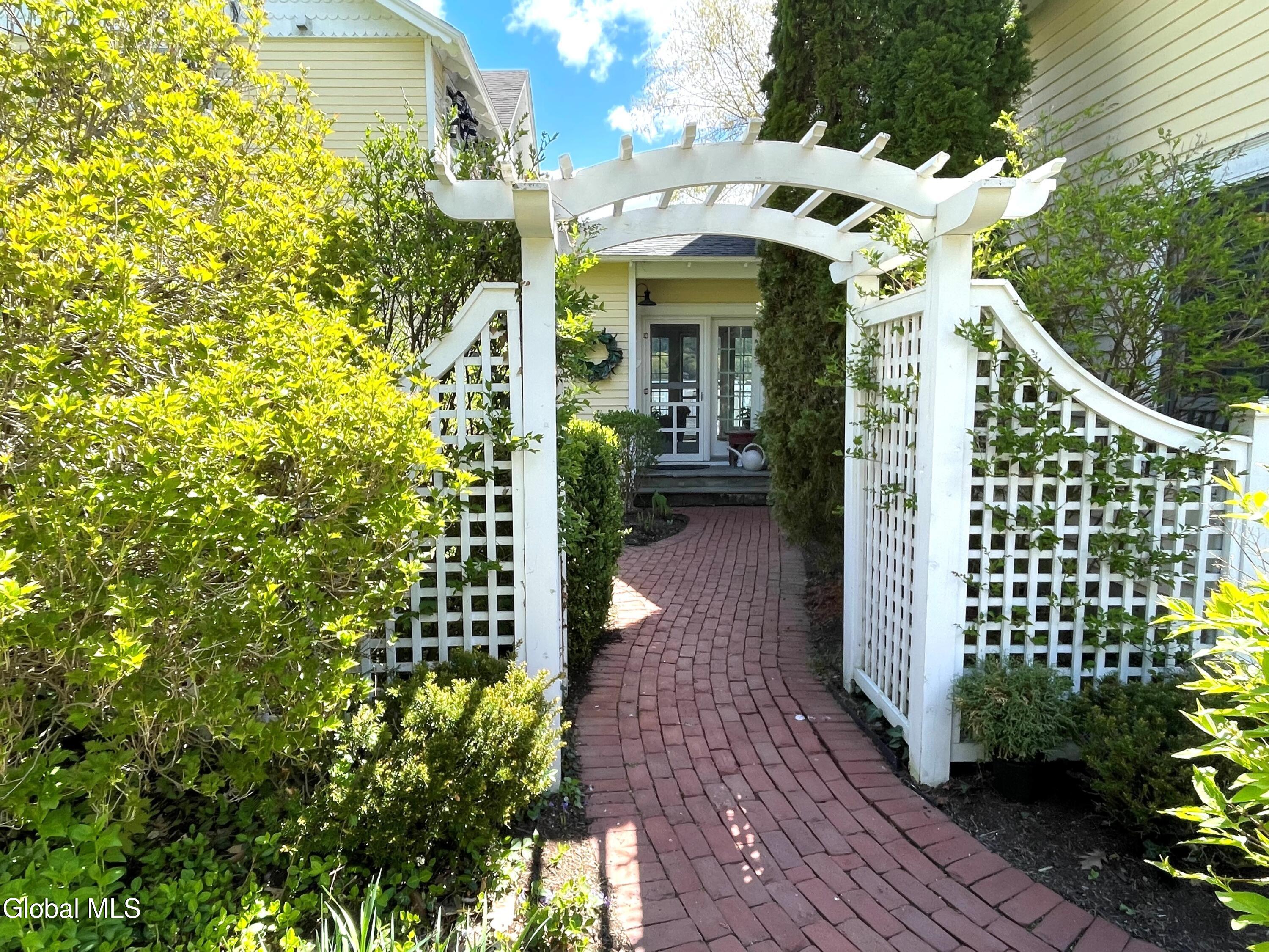 338 Cleverdale Road