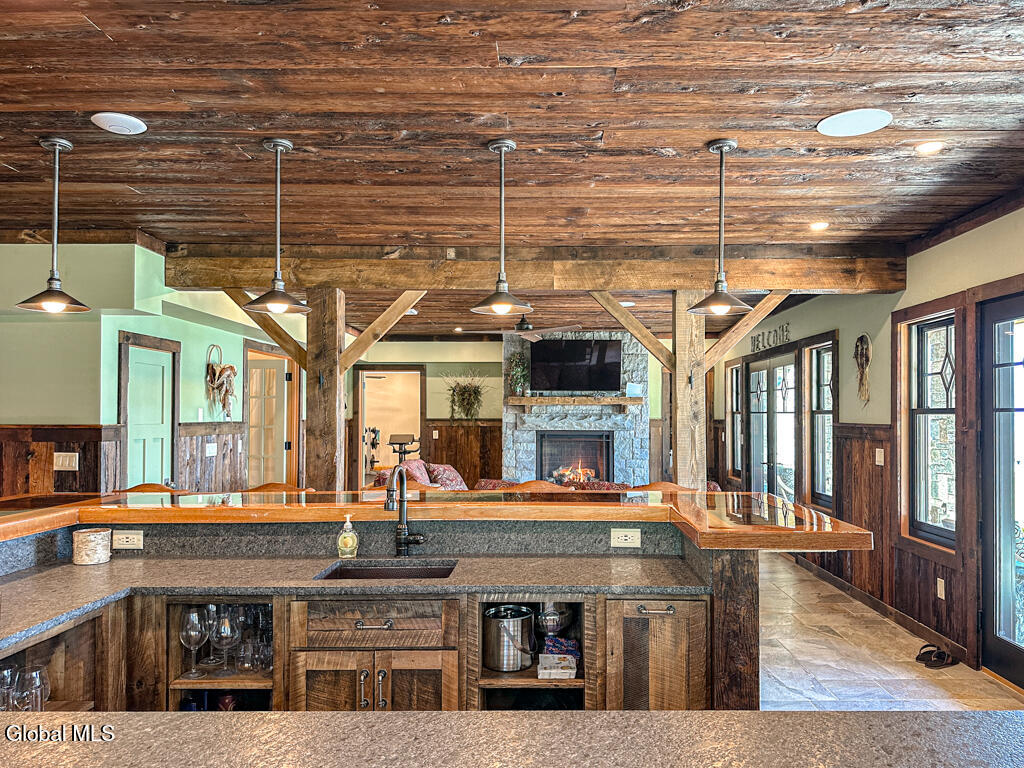 3236 Lake Shore Drive