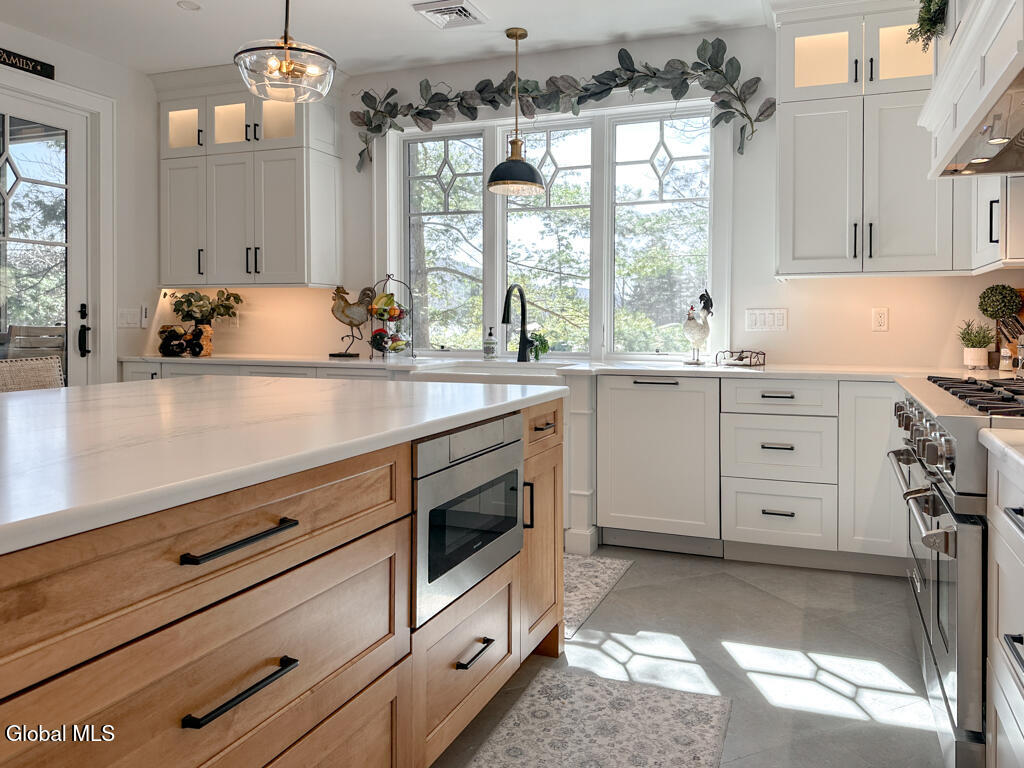 3236 Lake Shore Drive