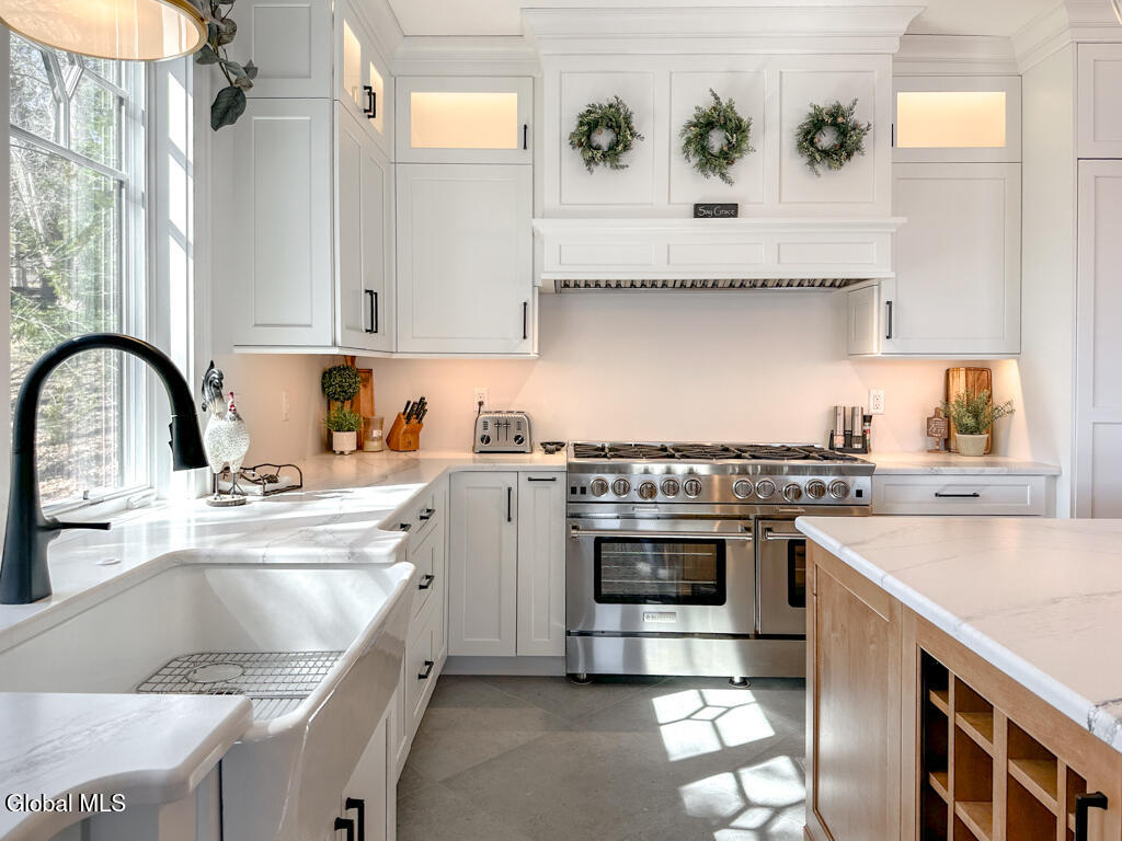 3236 Lake Shore Drive