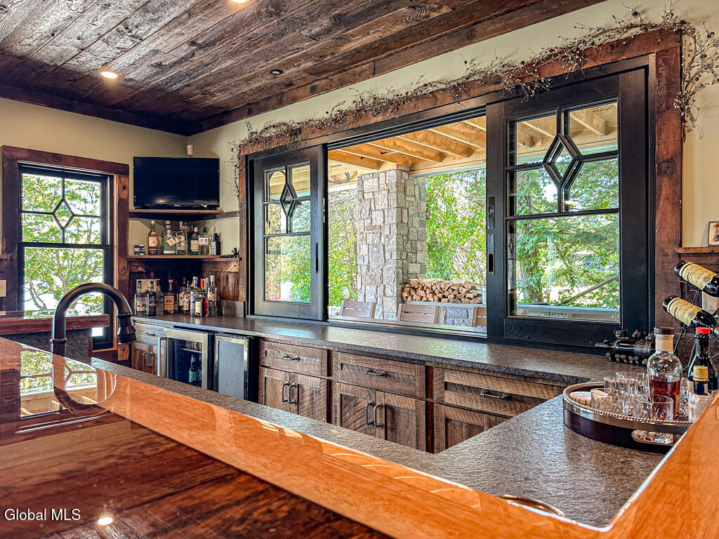 3236 Lake Shore Drive