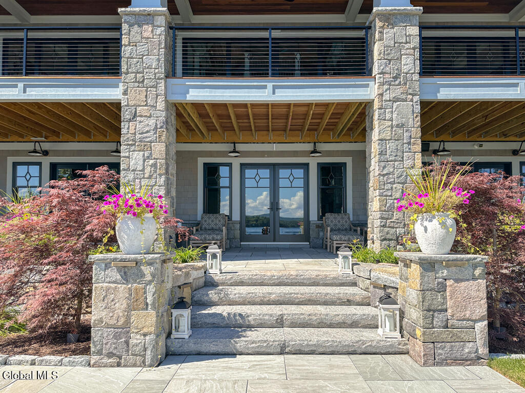 3236 Lake Shore Drive