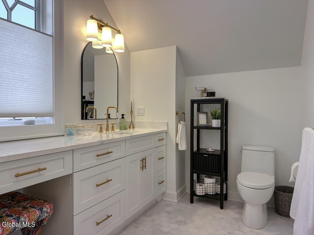 3236 Lake Shore Drive