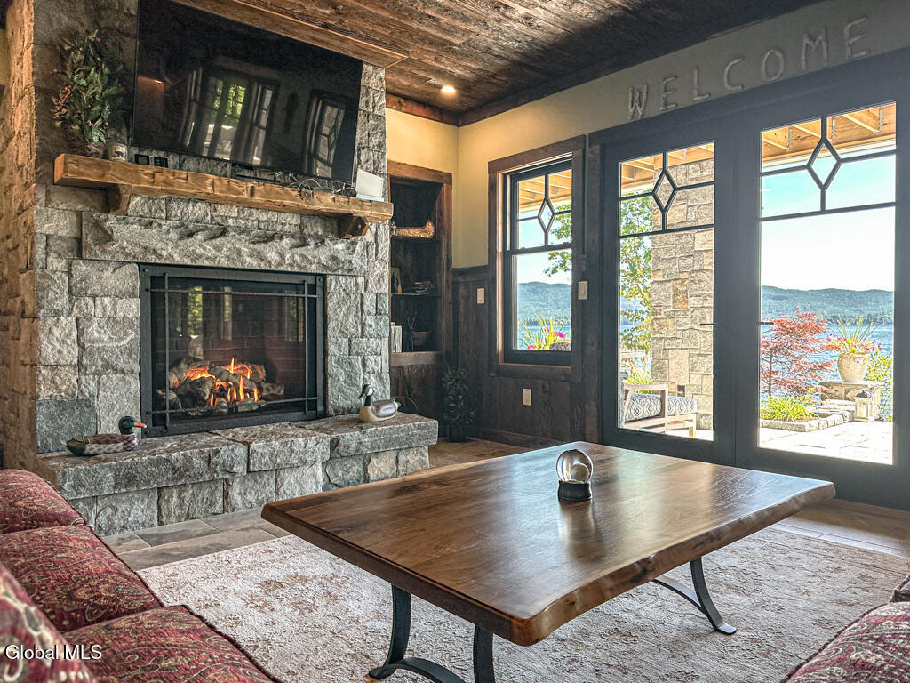 3236 Lake Shore Drive