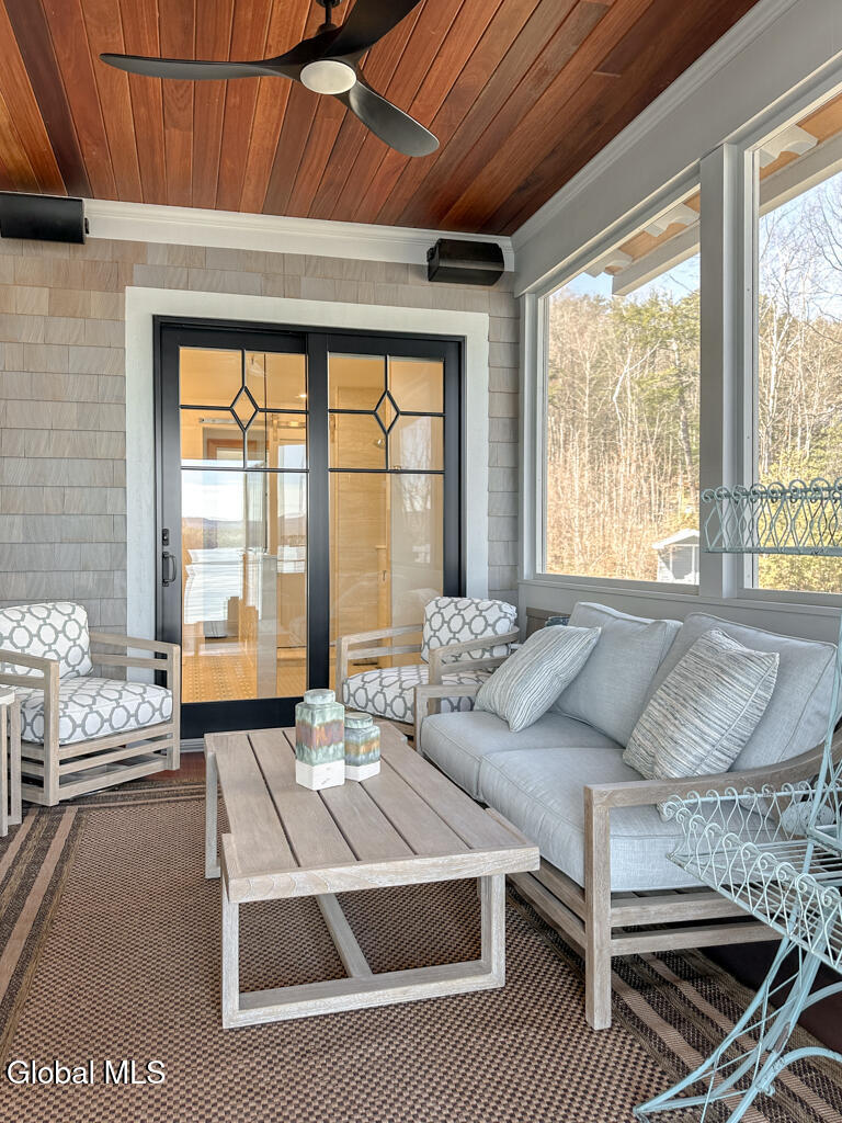 3236 Lake Shore Drive