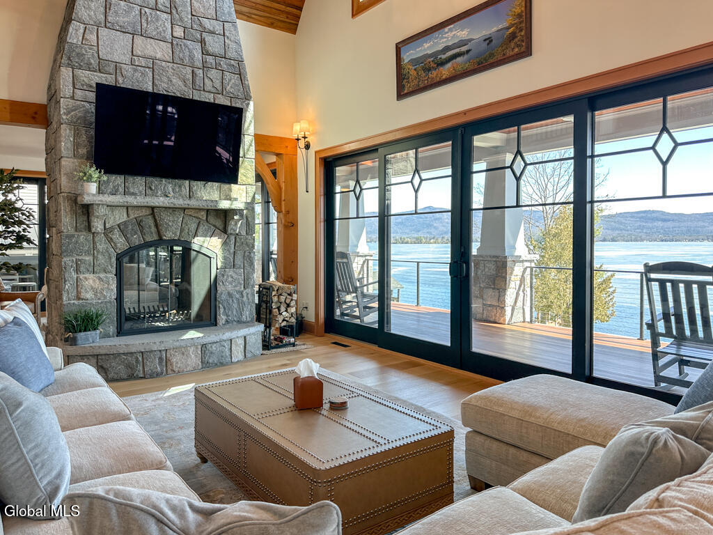 3236 Lake Shore Drive