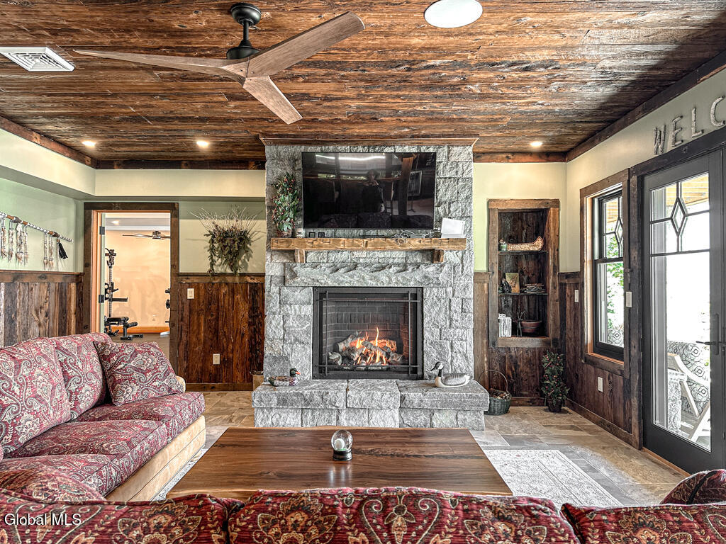 3236 Lake Shore Drive