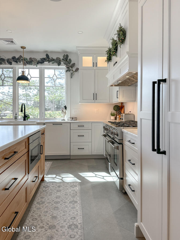 3236 Lake Shore Drive