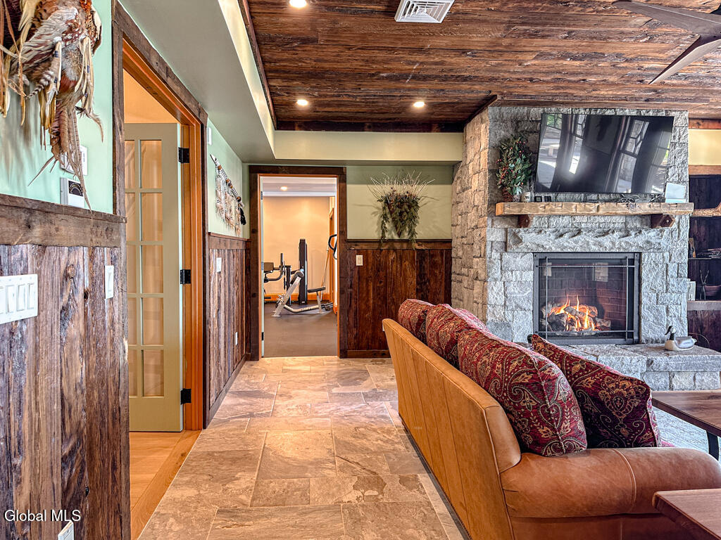 3236 Lake Shore Drive