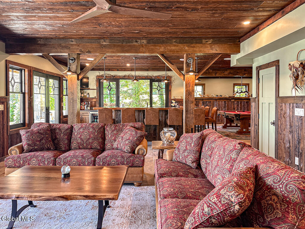 3236 Lake Shore Drive