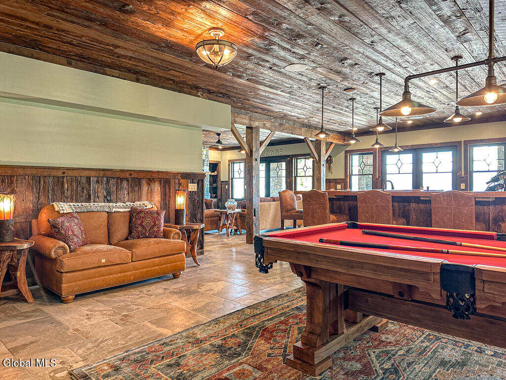 3236 Lake Shore Drive
