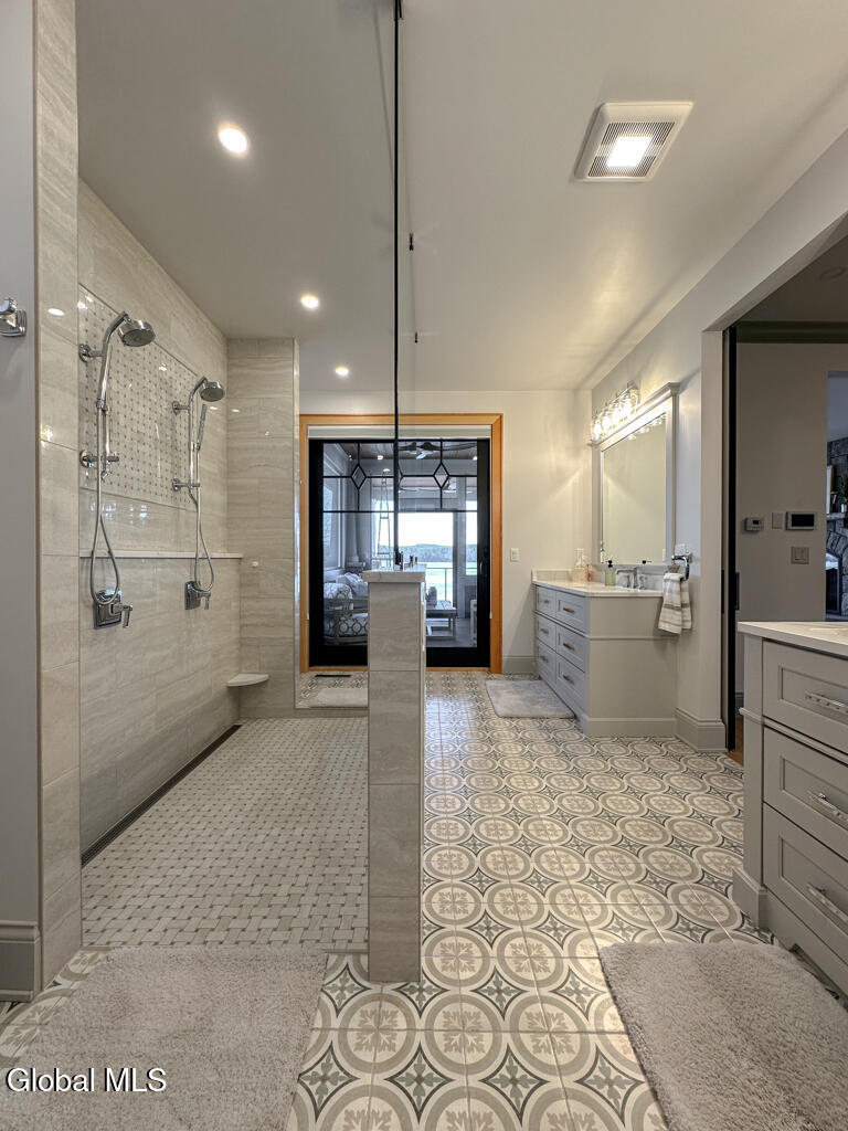 3236 Lake Shore Drive