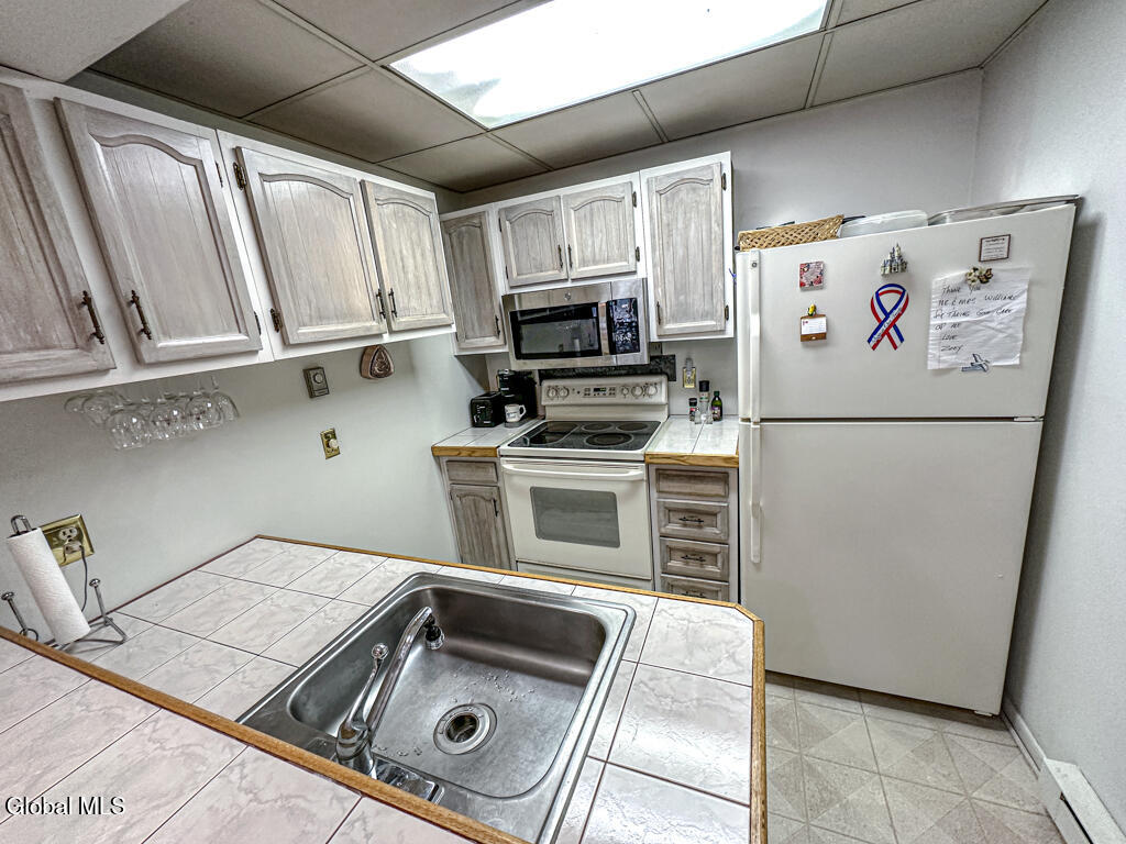 3562 Lake Shore Drive, 35