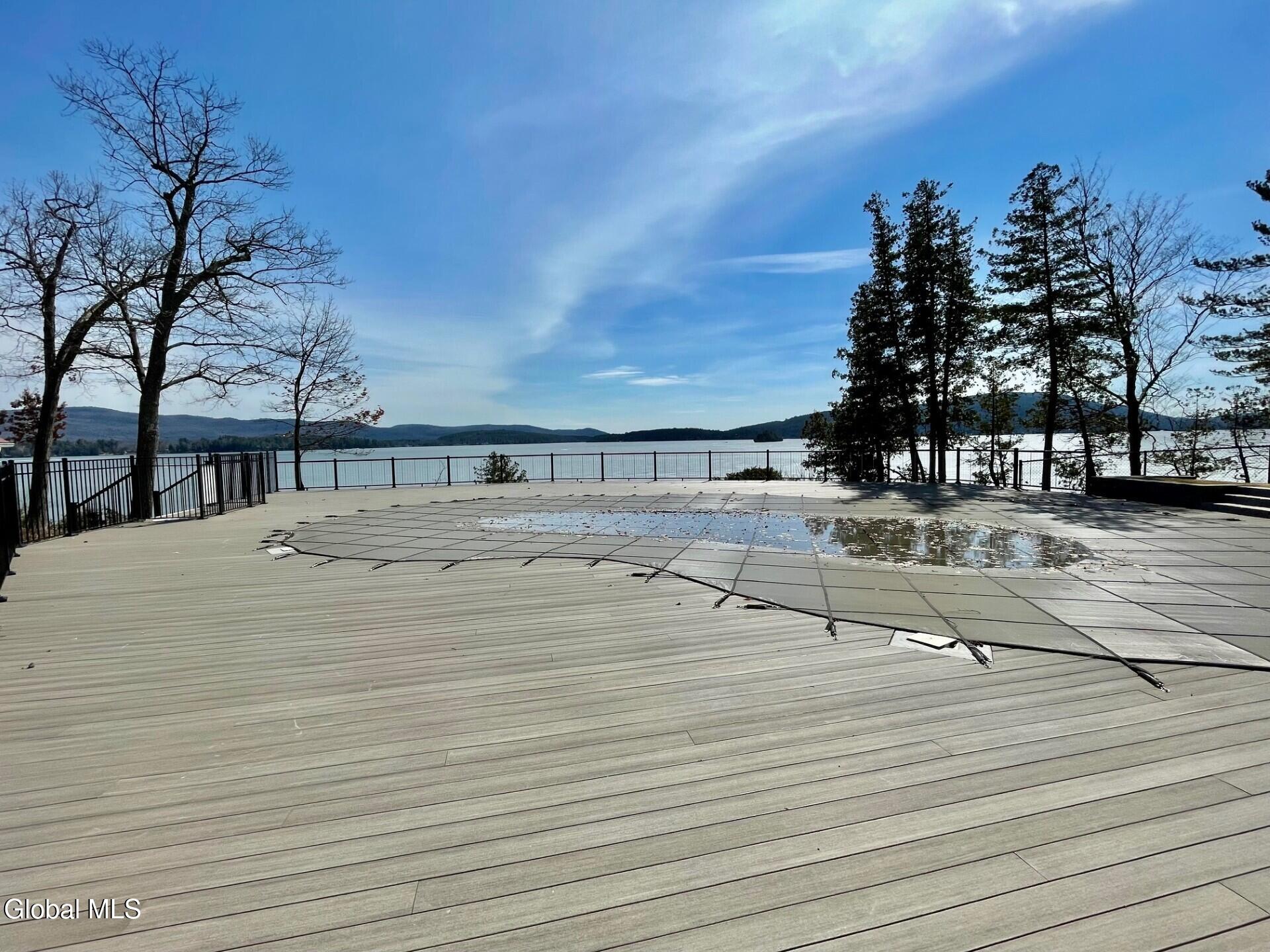 3562 Lake Shore Drive, 35