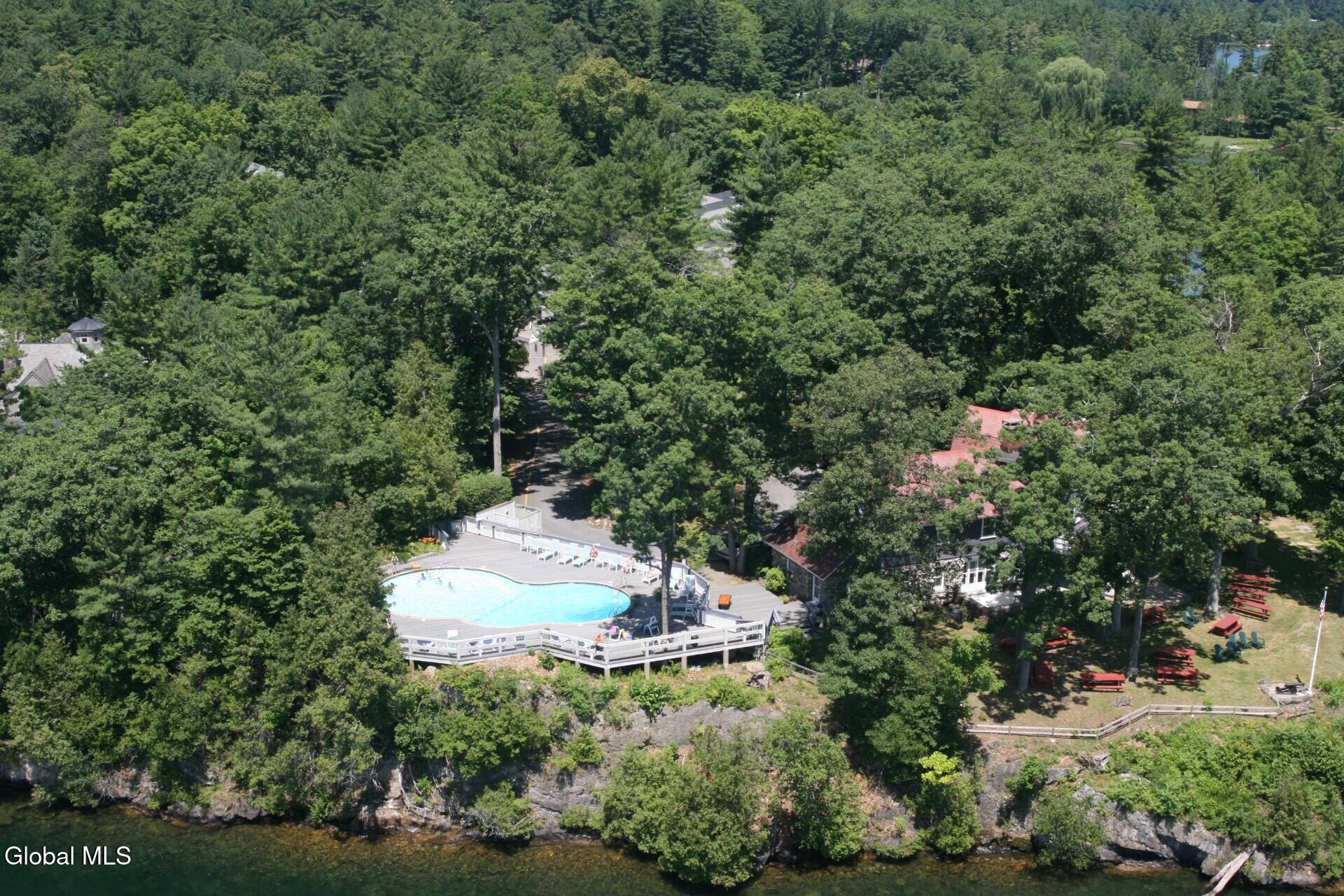 3562 Lake Shore Drive, 35