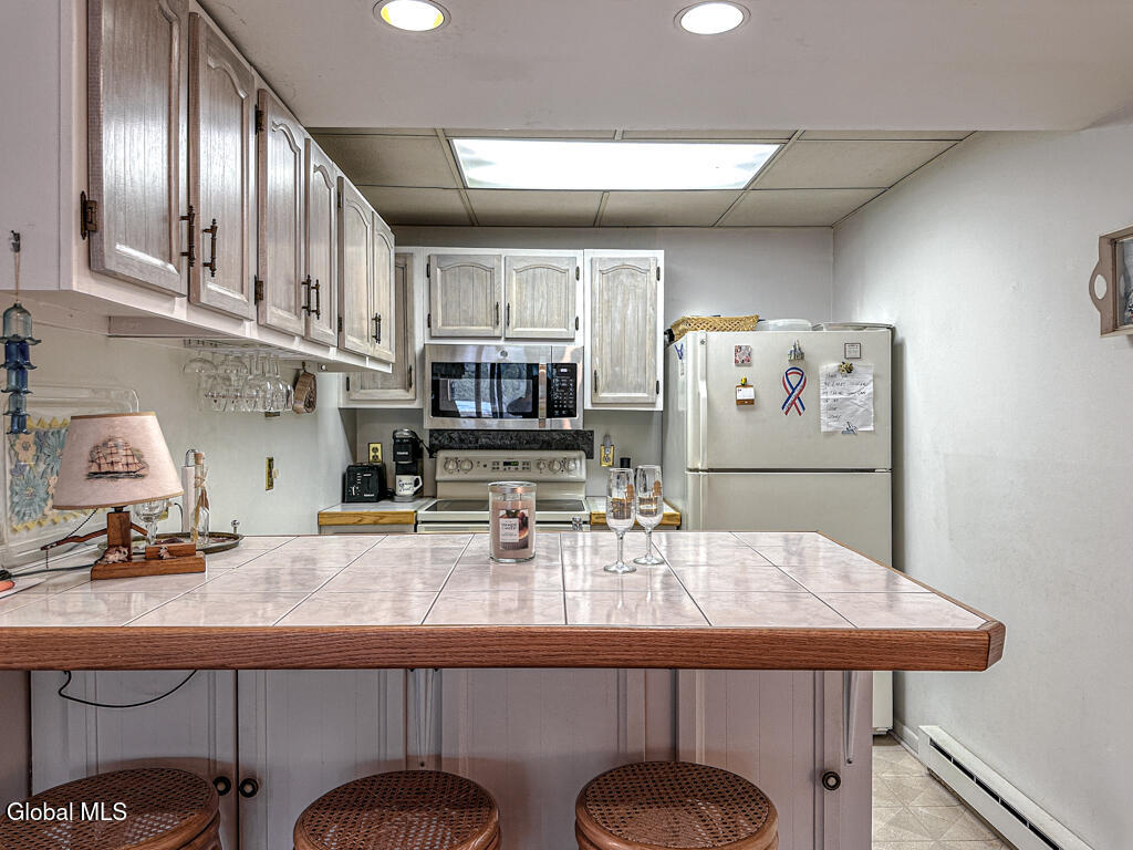 3562 Lake Shore Drive, 35