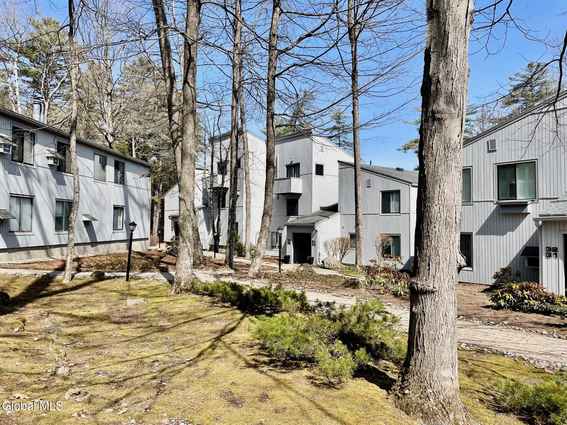 3562 Lake Shore Drive, 35