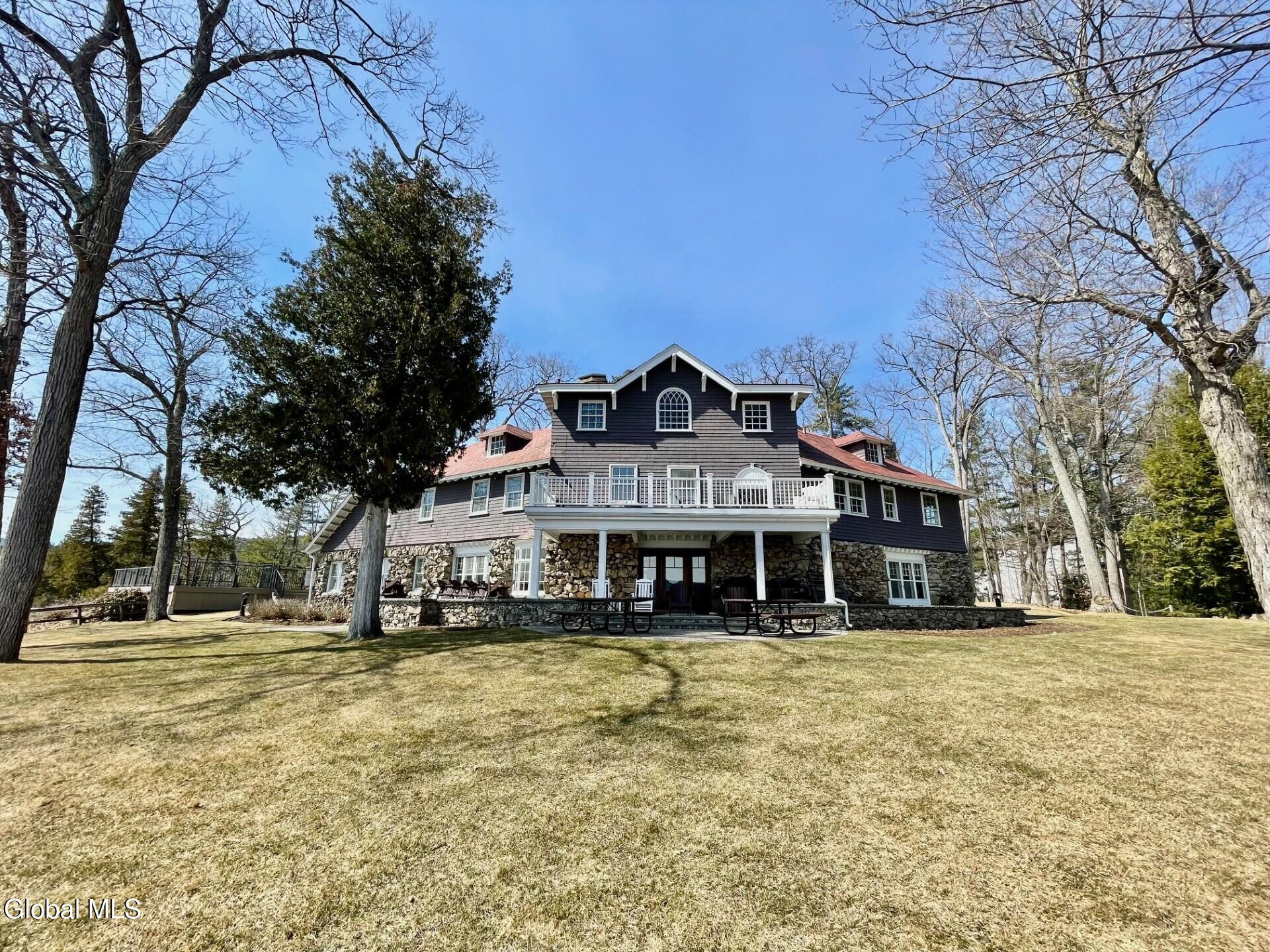 3562 Lake Shore Drive, 35