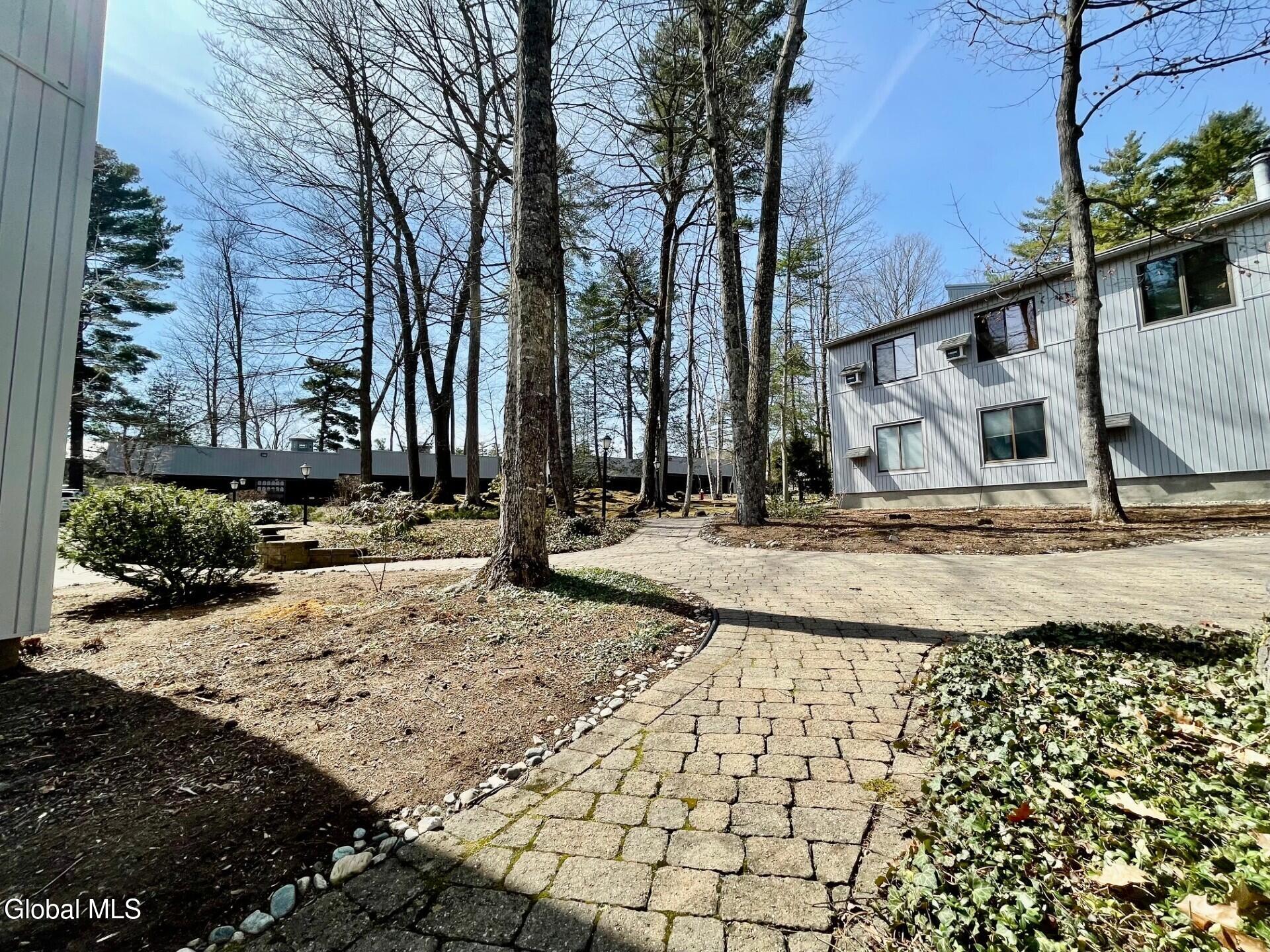 3562 Lake Shore Drive, 35