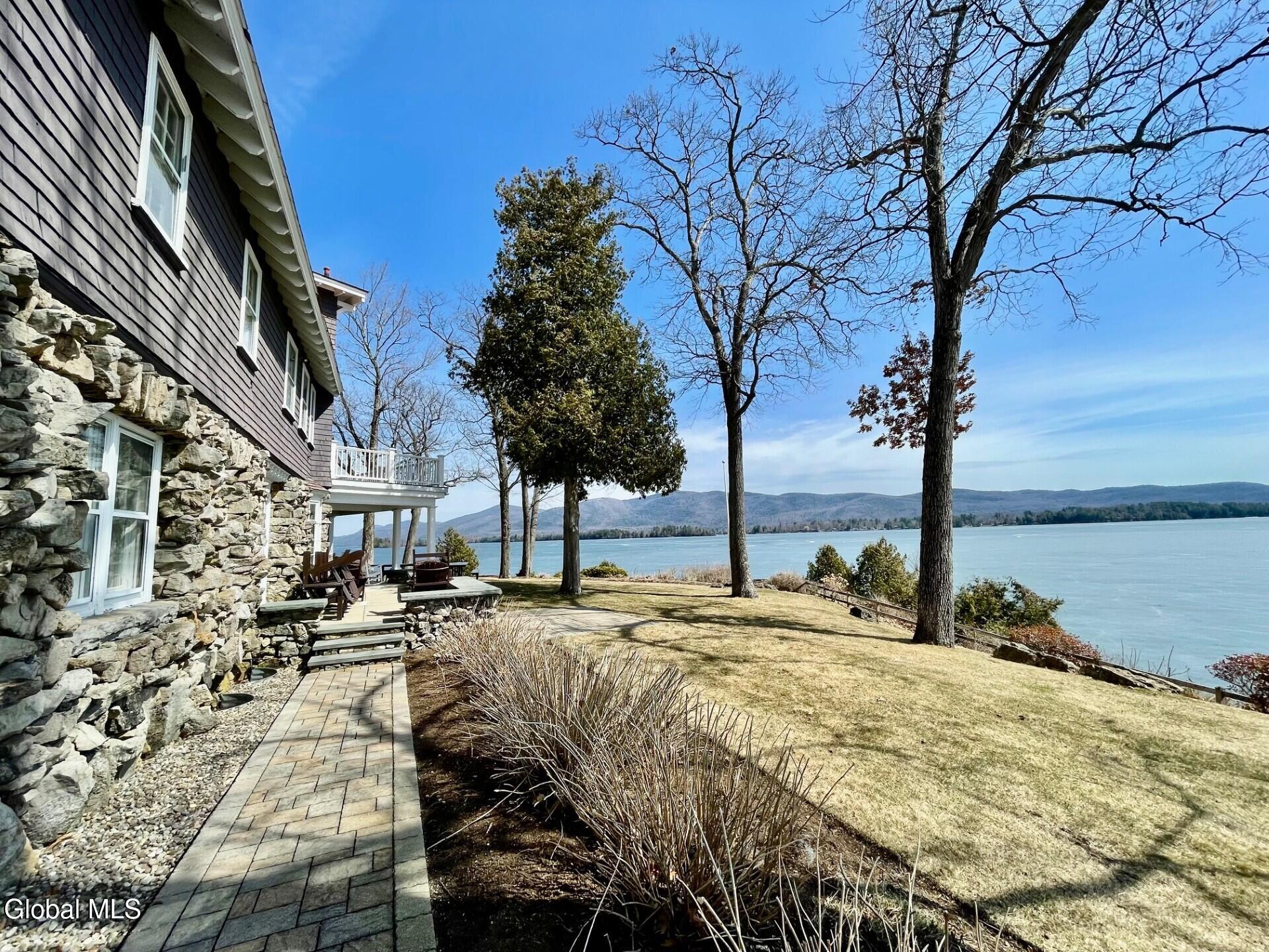 3562 Lake Shore Drive, 35