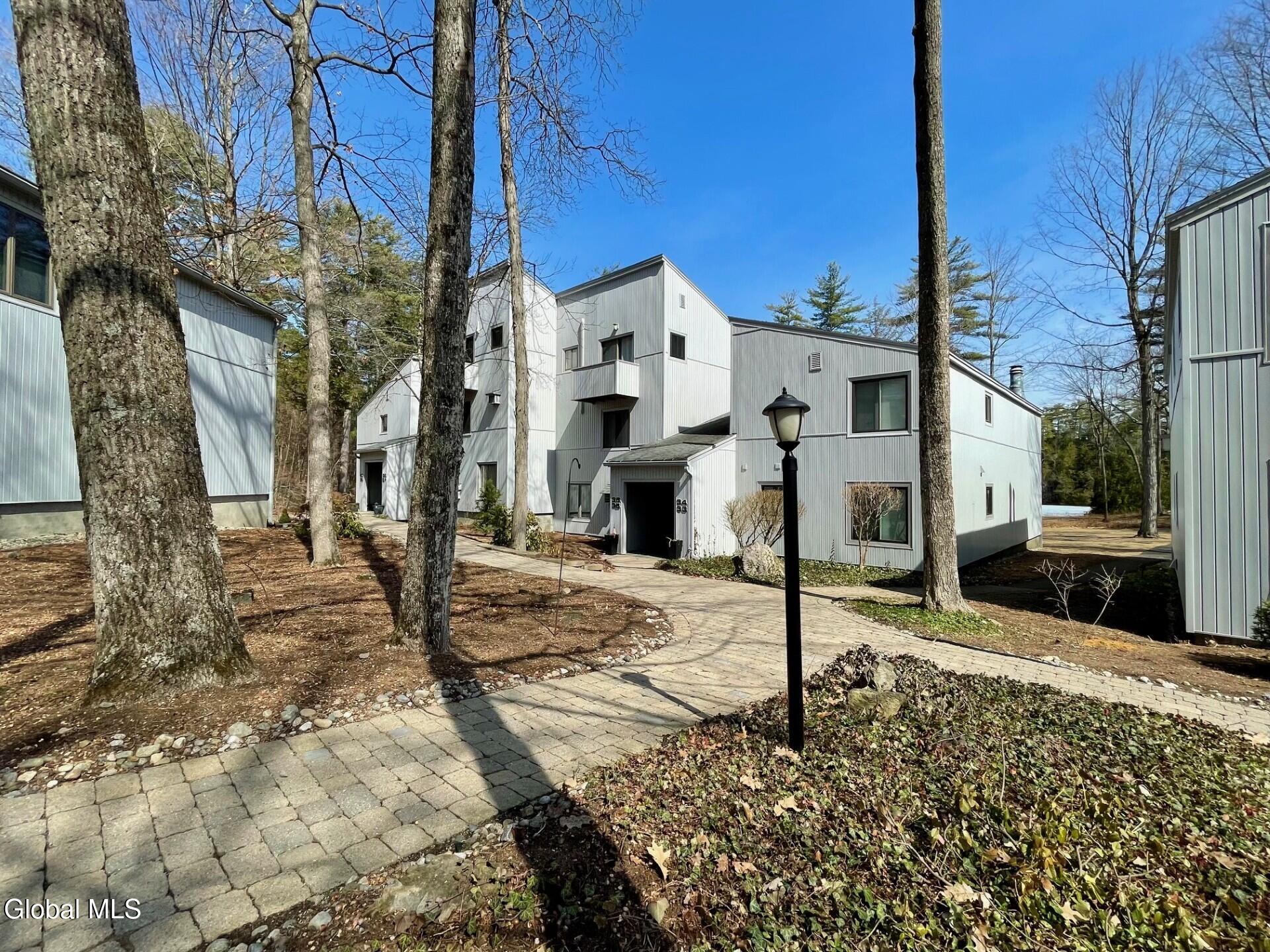 3562 Lake Shore Drive, 35