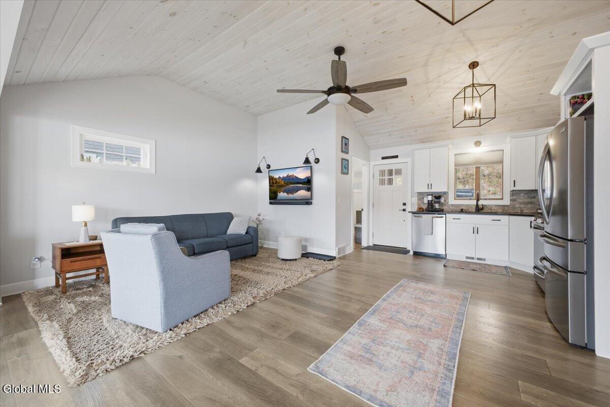 13 Terrace Dr Ext
