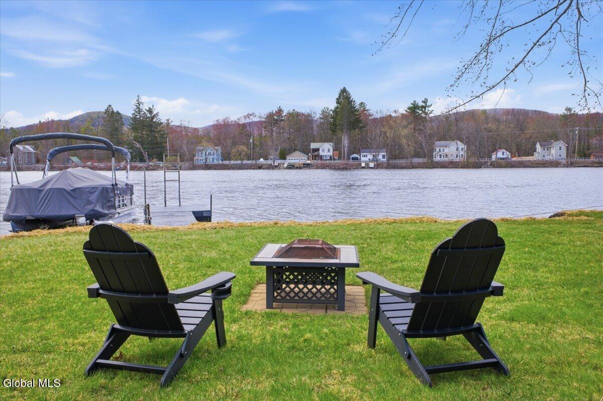 13 Terrace Dr Ext