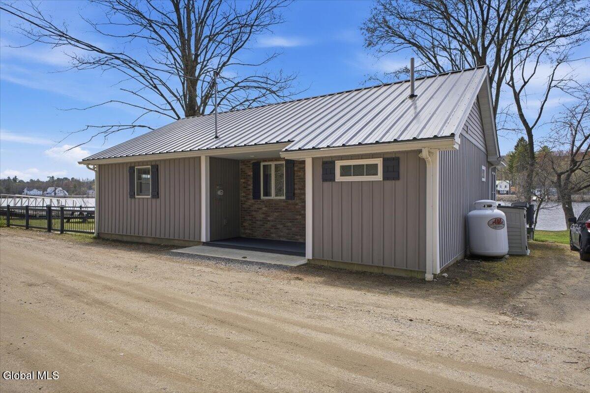 13 Terrace Dr Ext
