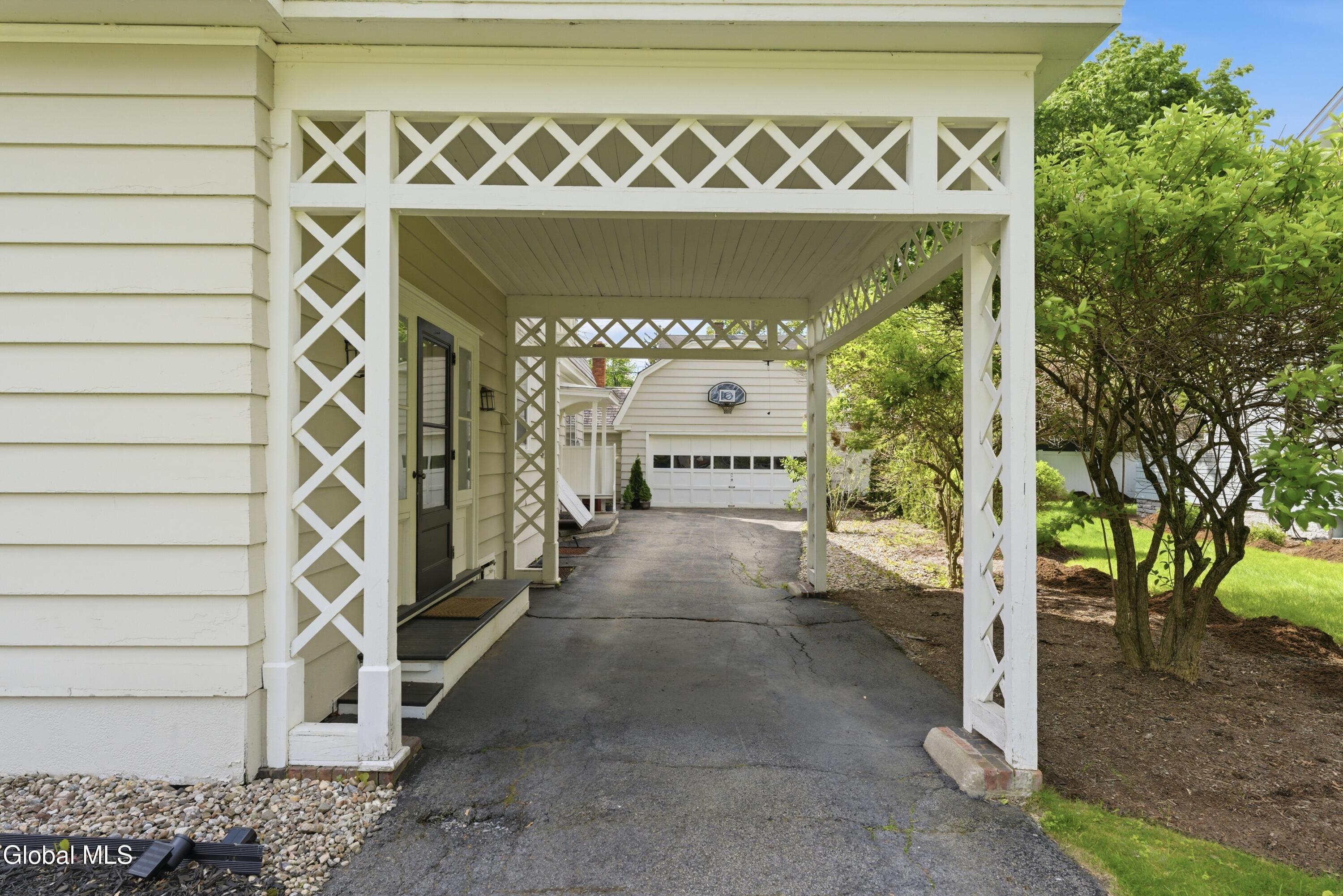 12 Horicon Avenue