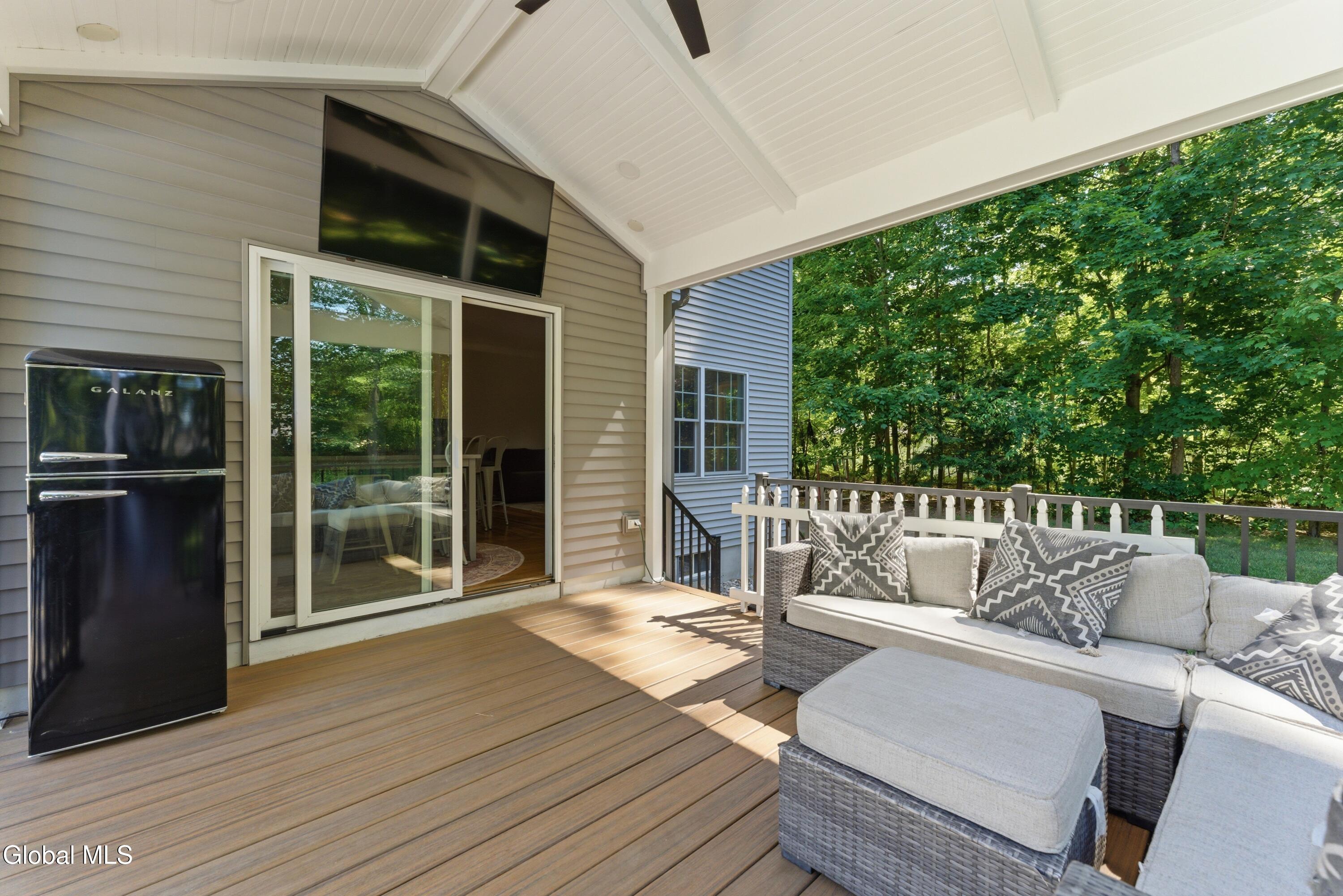 3 Royal Pines Drive