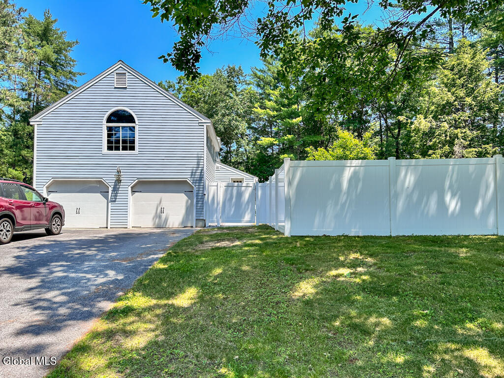 4 Lantern Hill Road