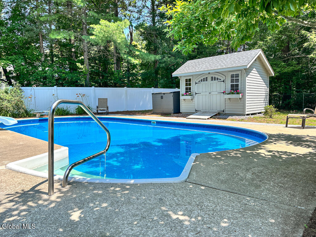 4 Lantern Hill Road
