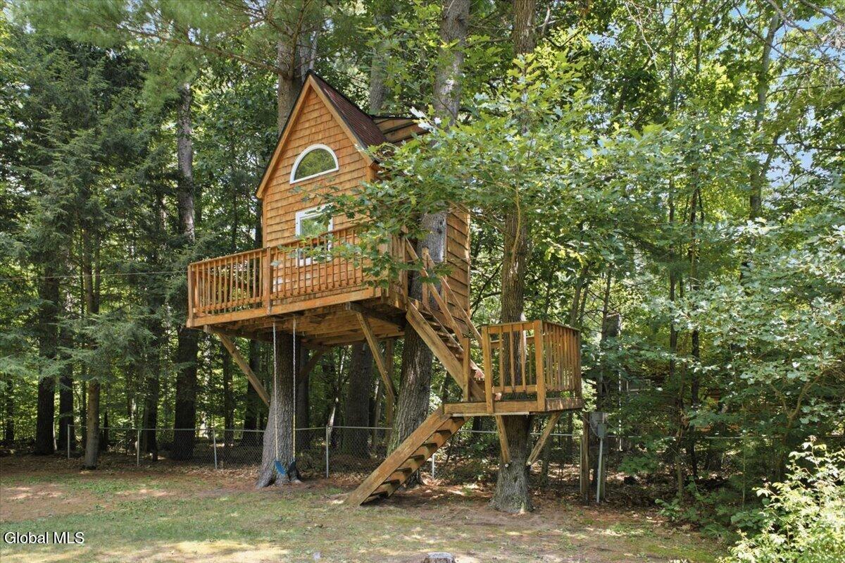 4 Treehouse Lane