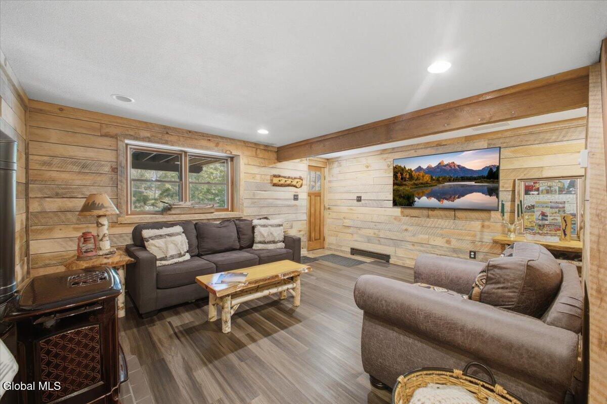 6 Ridgewood Court
