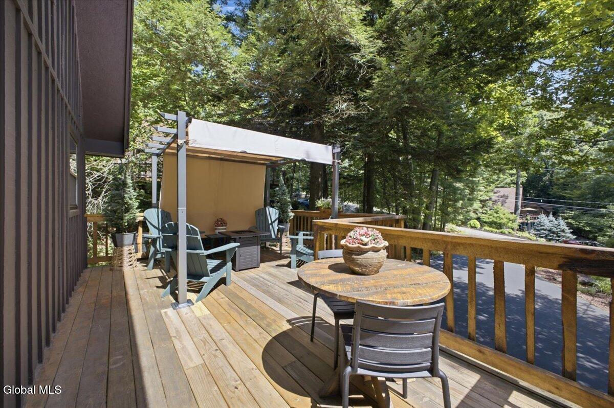 6 Ridgewood Court